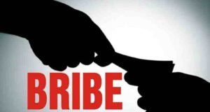 Police constable red-handed in accepting bribe of 50 thousand