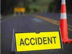 accident in Ahmednagar, one dies after being crushed under a pickup truck