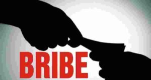 Central marketing officer arrested while accepting bribe