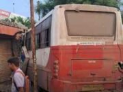 Accident driver lost control of the ST bus, the bus rammed directly into the shop