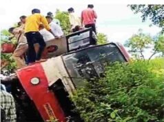 An ST bus full of passengers overturned