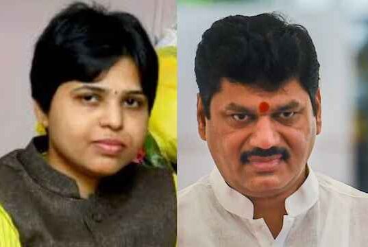 Dhananjay Munde's sin bucket is full, even now Tripti Desai aggressive.jpeg