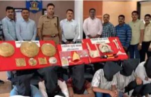 Gang arrested for stealing 51 tolas of gold from Mahalaxmi temple