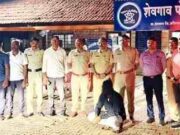 Minor girl stabbed, accused arrested