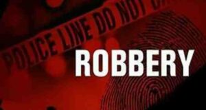 Robbers raid Akole, looted after killing a woman with a gun