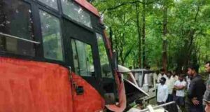 accident involving ST bus and Bolero one dead
