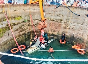 Five people died after car fell into a well