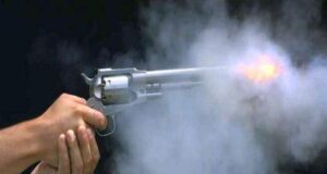 Notorious criminal shoots girlfriend after being released on bail