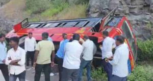 Bus overturns at Chandanapuri Ghat, 10 passengers injured in accident