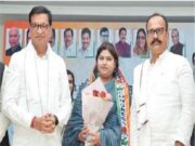 Girija Pichad joins Congress party