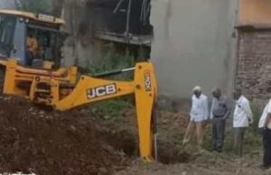 Six people arrested for digging up abandoned house for hidden treasure